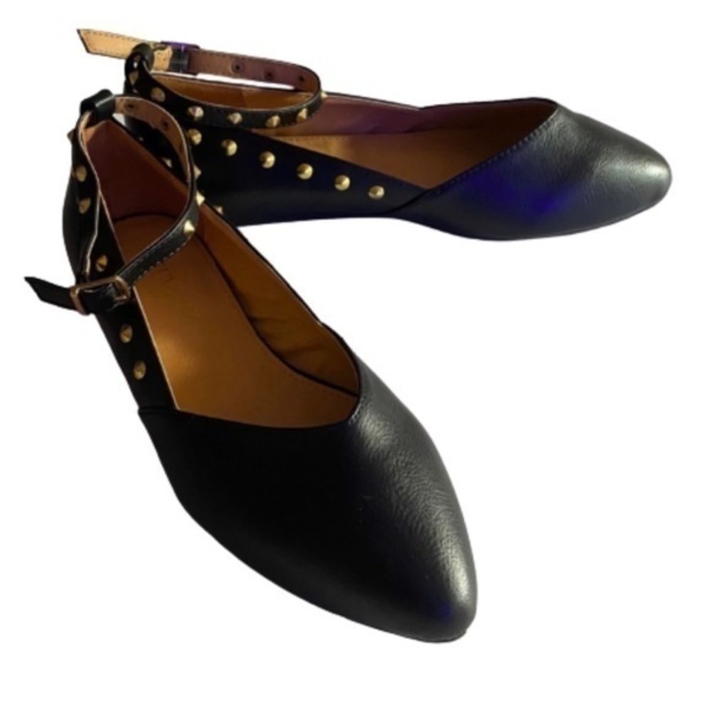 Leuven Alexander Black Flats With Gold Hardware